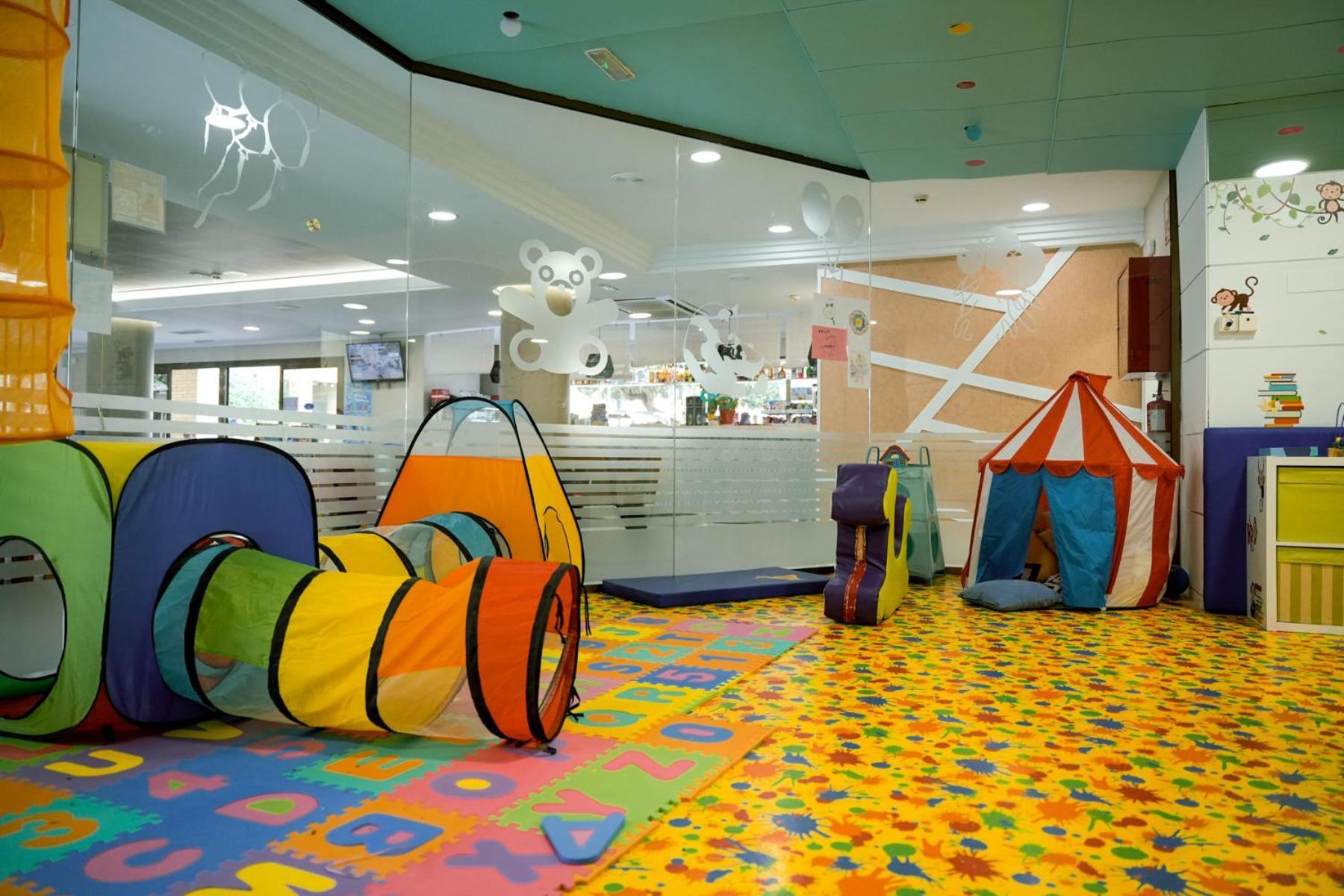 อพาร์ตโฮเต็ล โอลิมาร์ II Aparthotel กัมบริลส์ ภายนอก รูปภาพ